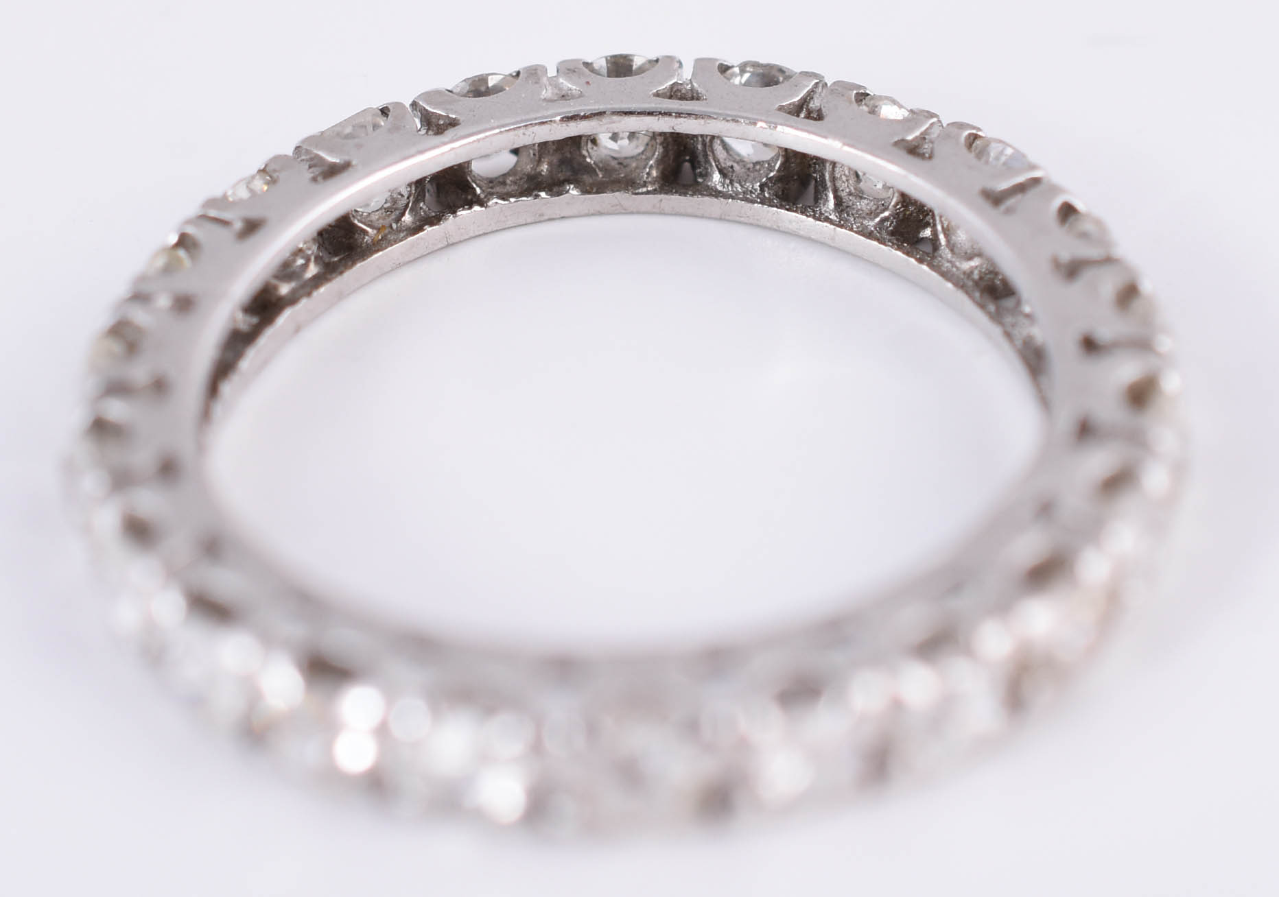 Aliança completa de ouro branco com diamantes, aro 16. - foto 3 de 3