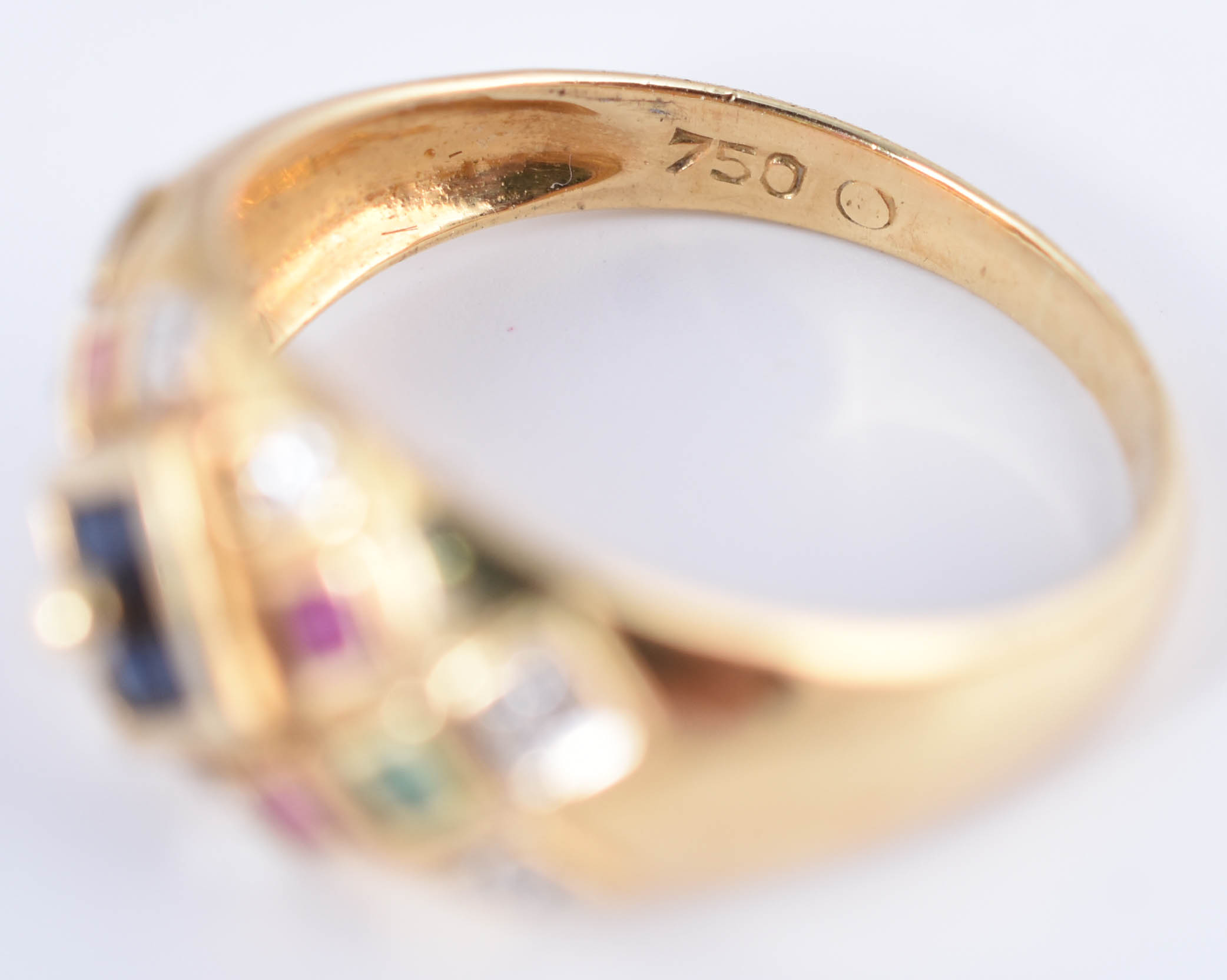 Anel de ouro amarelo 18 k com aplicações de diamantes, safiras... - foto 4 de 4