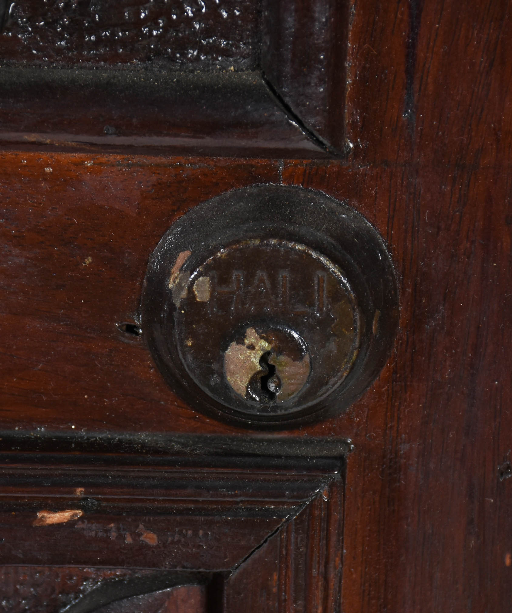 Duas portas de madeira nobre com folhagens entalhadas e vazadas (cada... - foto 8 de 8
