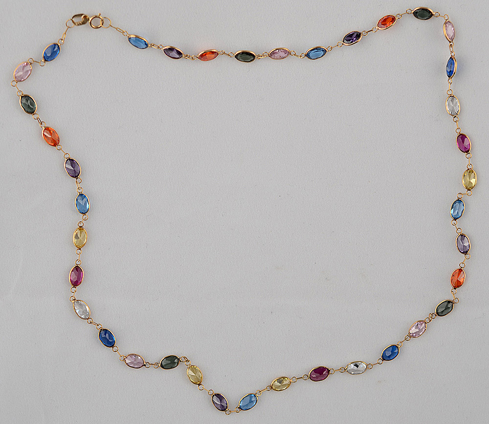 Gargantilha com pedras incolores - 6,0 g.