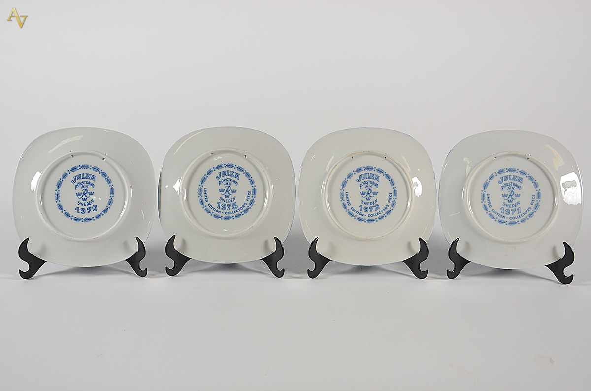 Conjunto com 4 pratos de porcelana sueca retangular em tons azuis... - foto 2 de 2