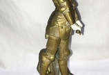 Estatueta de bronze e marfim representando JOAN... - Estatueta de bronze e marfim representando JOANA D' DARC, assinado, com a inscrição "DIEU ET LA FRANCE", base de onix.