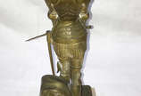 Estatueta de bronze e marfim representando JOAN... - Estatueta de bronze e marfim representando JOANA D' DARC, assinado, com a inscrição "DIEU ET LA FRANCE", base de onix.