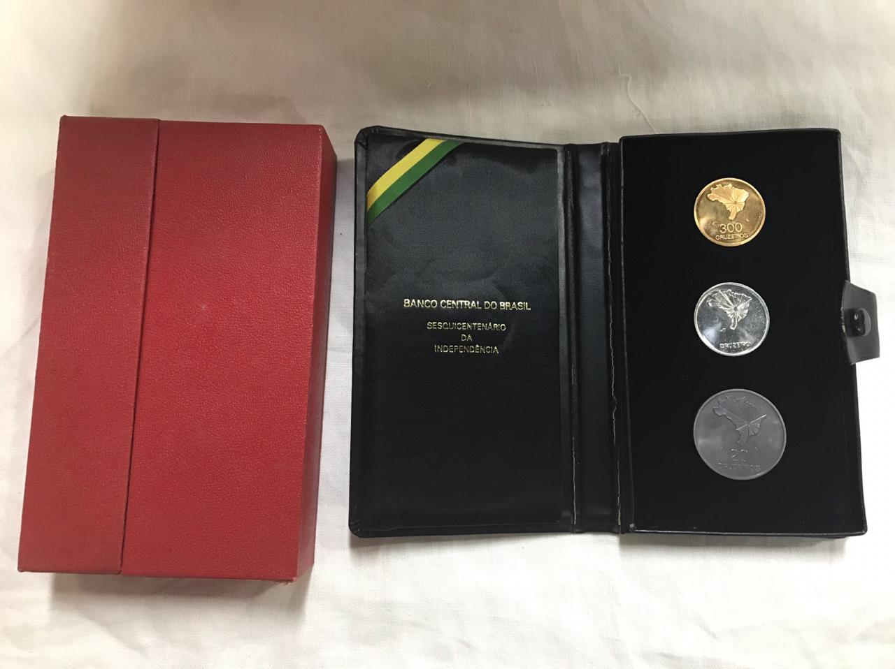 Três moedas comemorativas do Banco Central sendo, 1 de ouro (peso... - foto 1 de 4