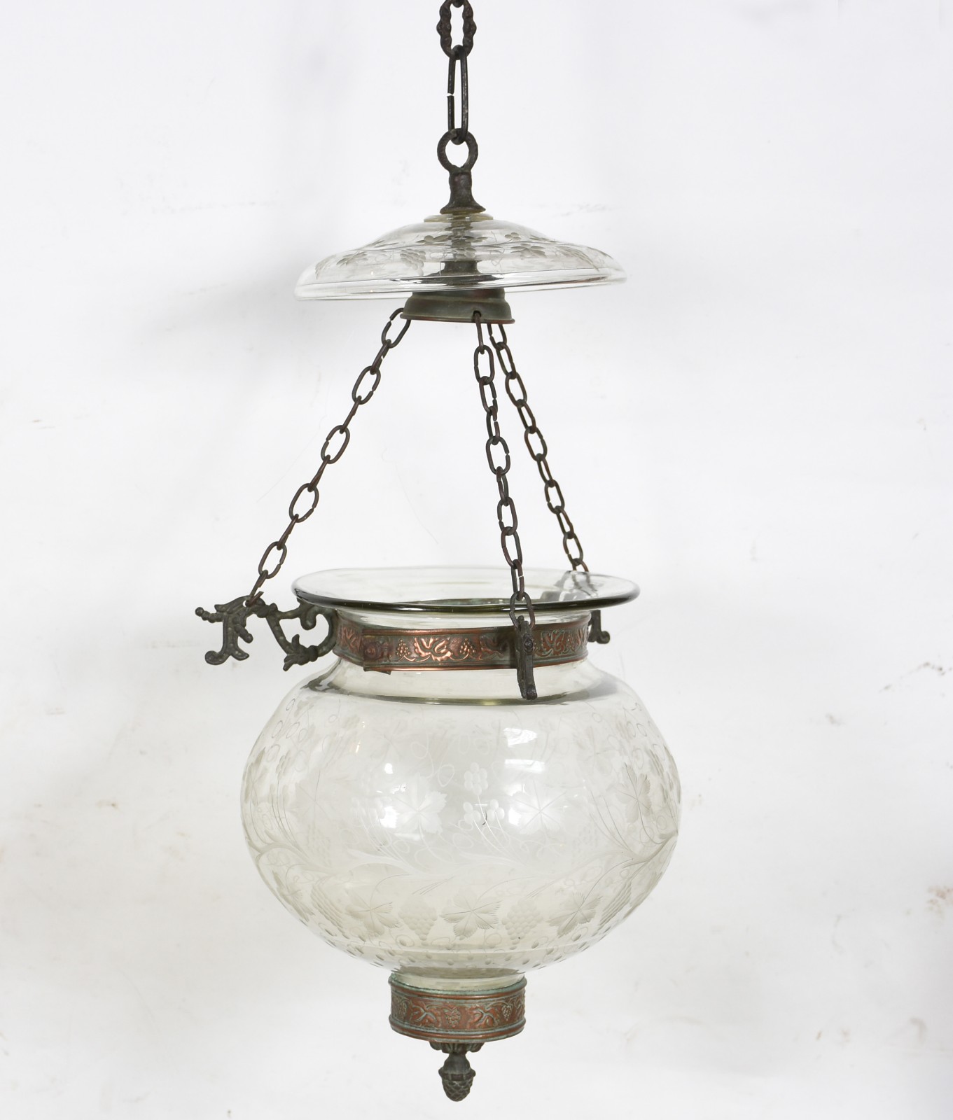 Lustre em forma de globo, de vidro trabalhado em cachos de uvas e... - foto 1 de 3