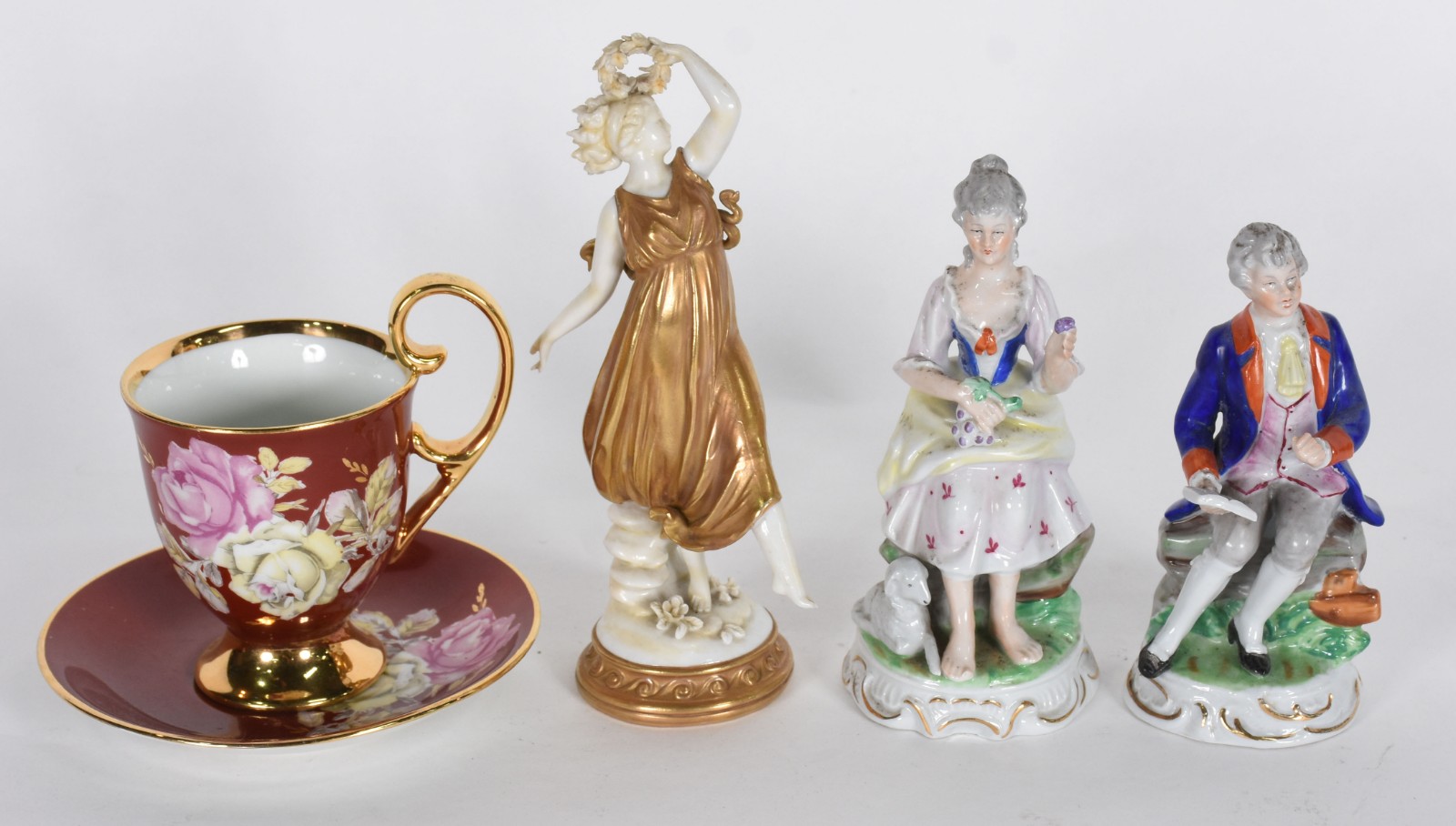 Quatro peças de porcelana sendo, 1 xícara para chá com pires POLOVI... - foto 1 de 6