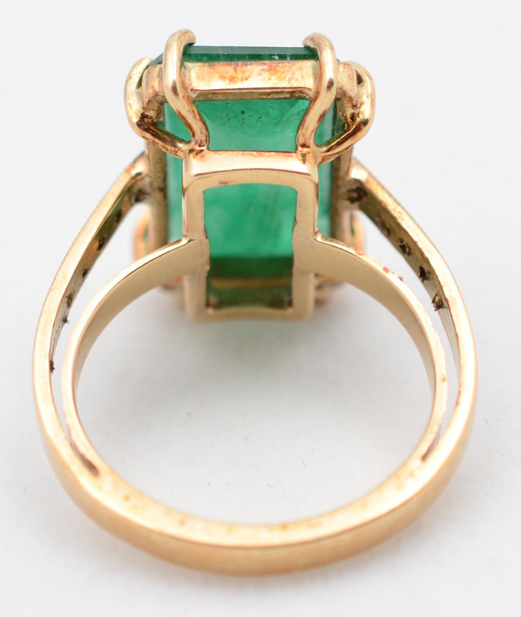 Anel de ouro amarelo 18 k com esmeralda lapidação octogonal e... - foto 3 de 3