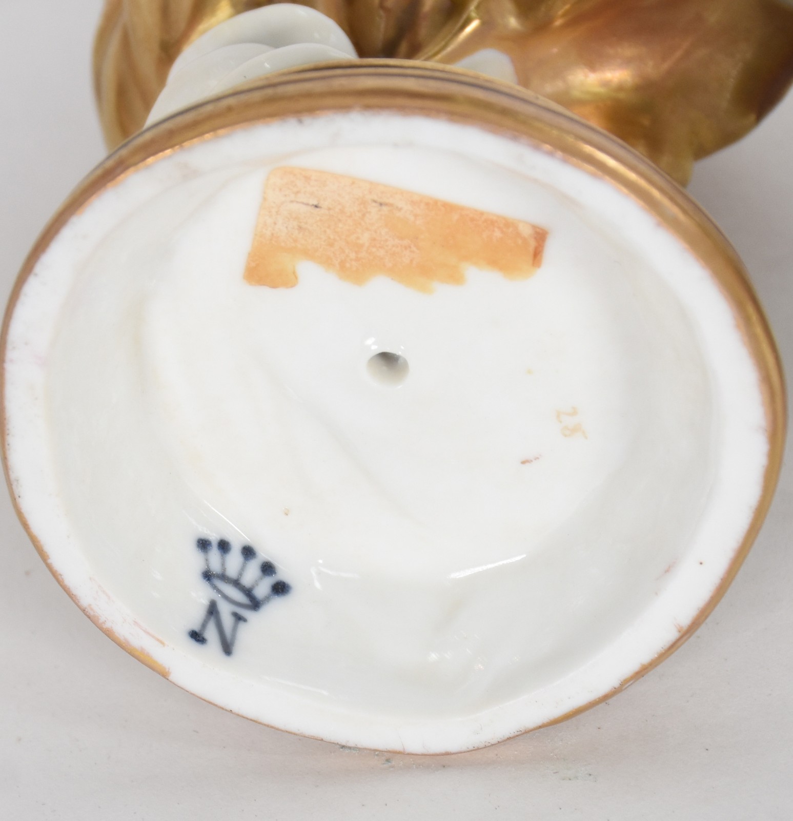 Quatro peças de porcelana sendo, 1 xícara para chá com pires POLOVI... - foto 6 de 6