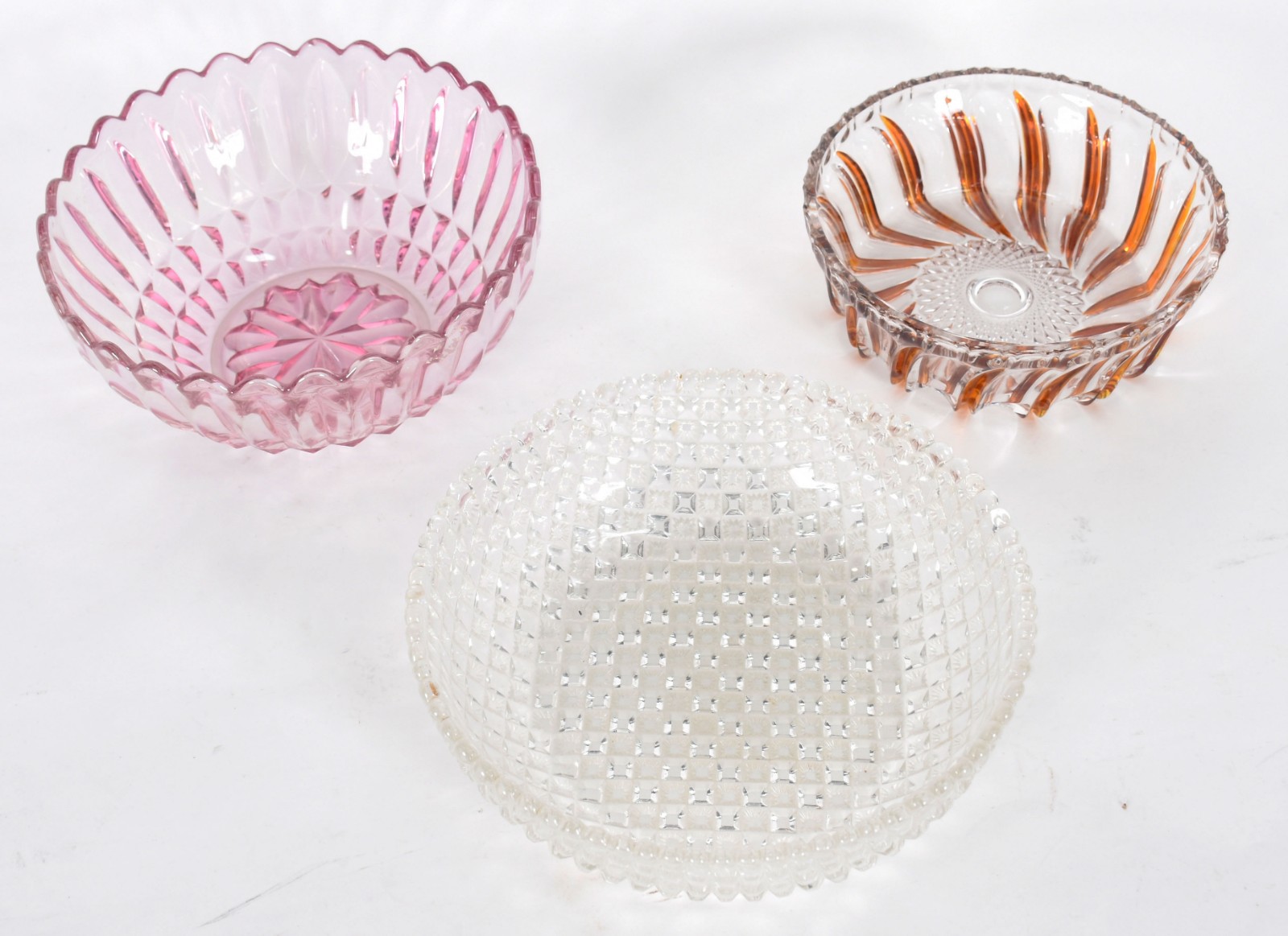 Três bowls de vidro diversos double sendo, um ambar, um rosa e um... - foto 1 de 5