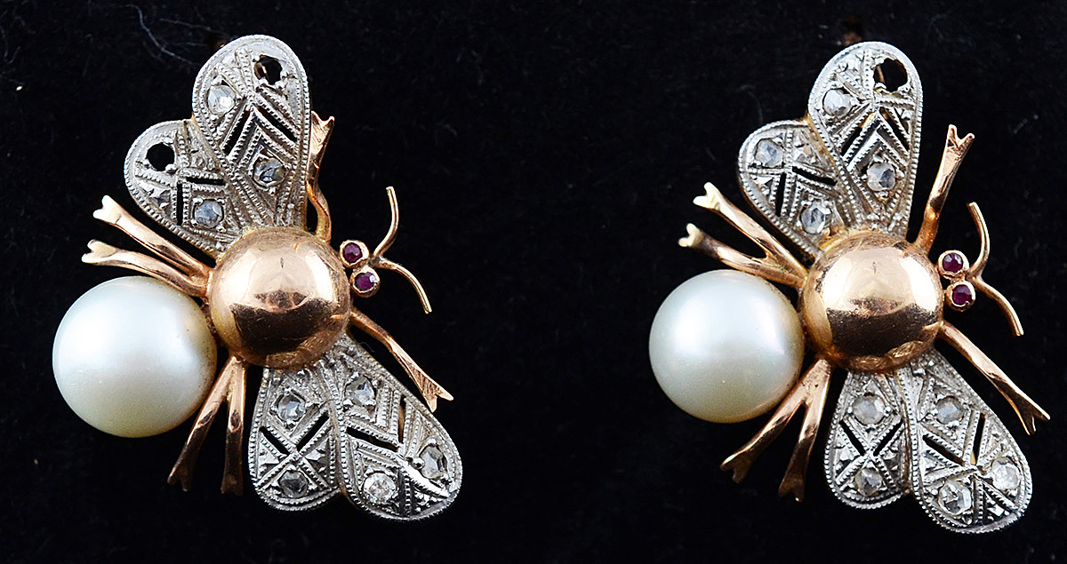 Dois broches antigos de ouro 18 k, brilhantes, ouro branco e pérolas...