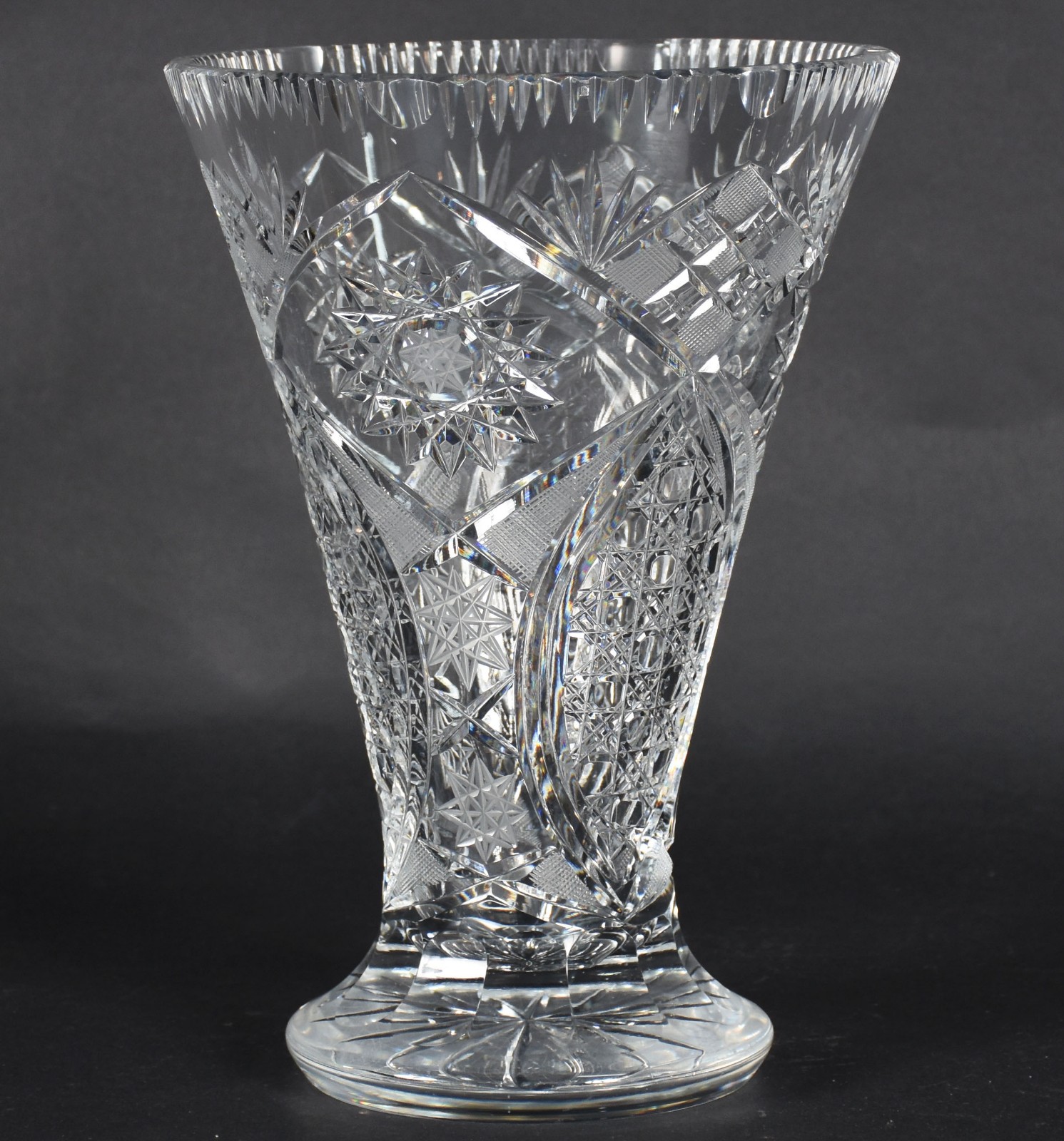Vaso de cristal tcheco lapidado. - foto 1 de 4