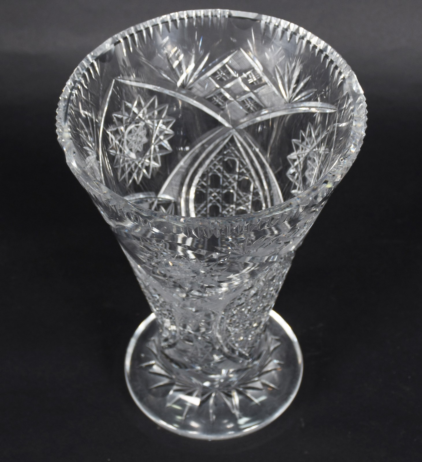 Vaso de cristal tcheco lapidado. - foto 2 de 4