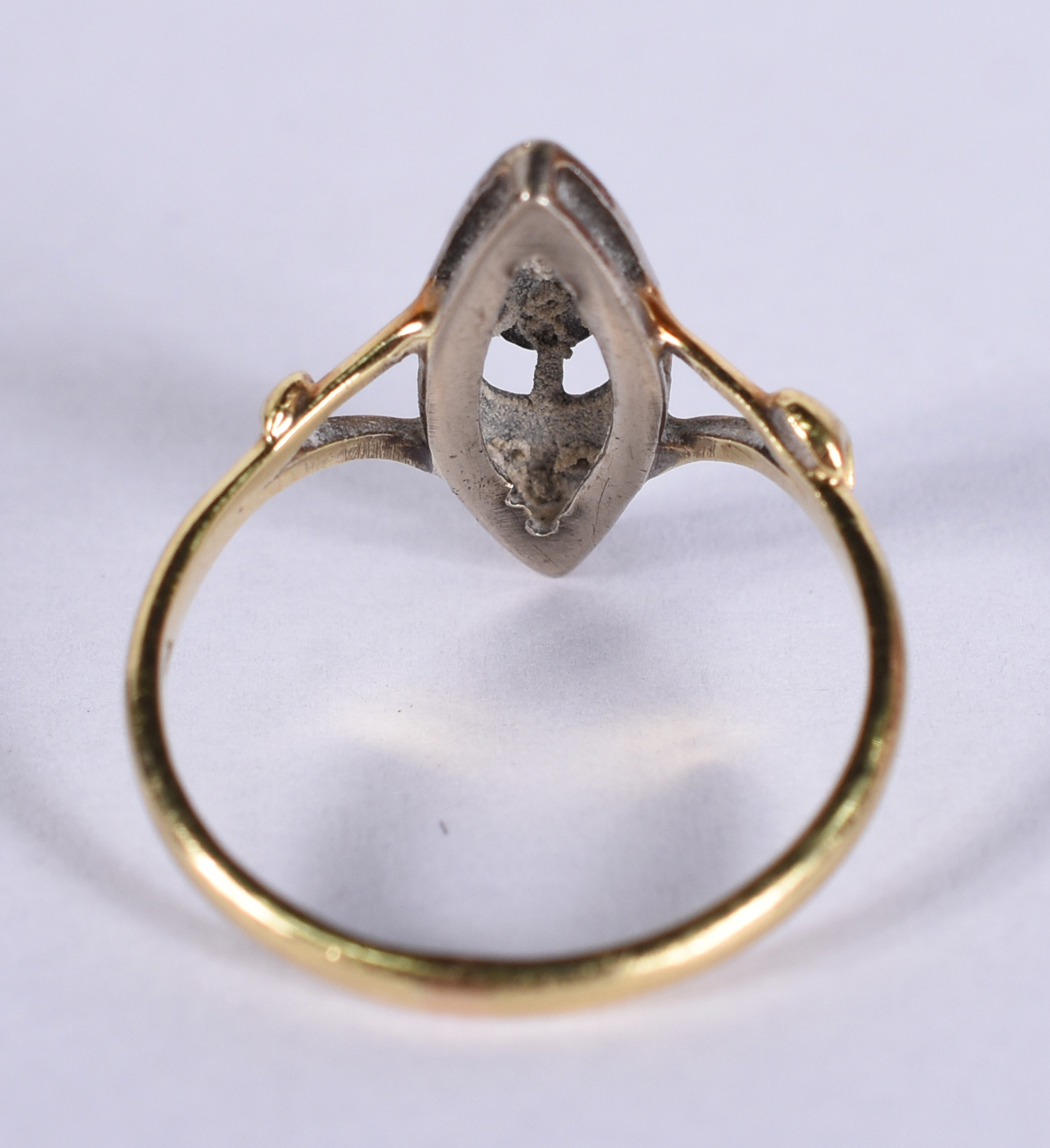 Anel de ouro amarelo e branco 18 k com 8 brilhantes, aro 17 (Por... - foto 3 de 4