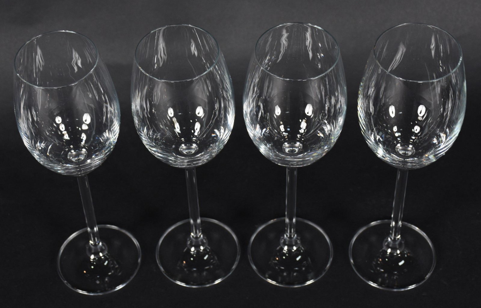 Vinte e quatro taças para vinho de cristal. - foto 2 de 2