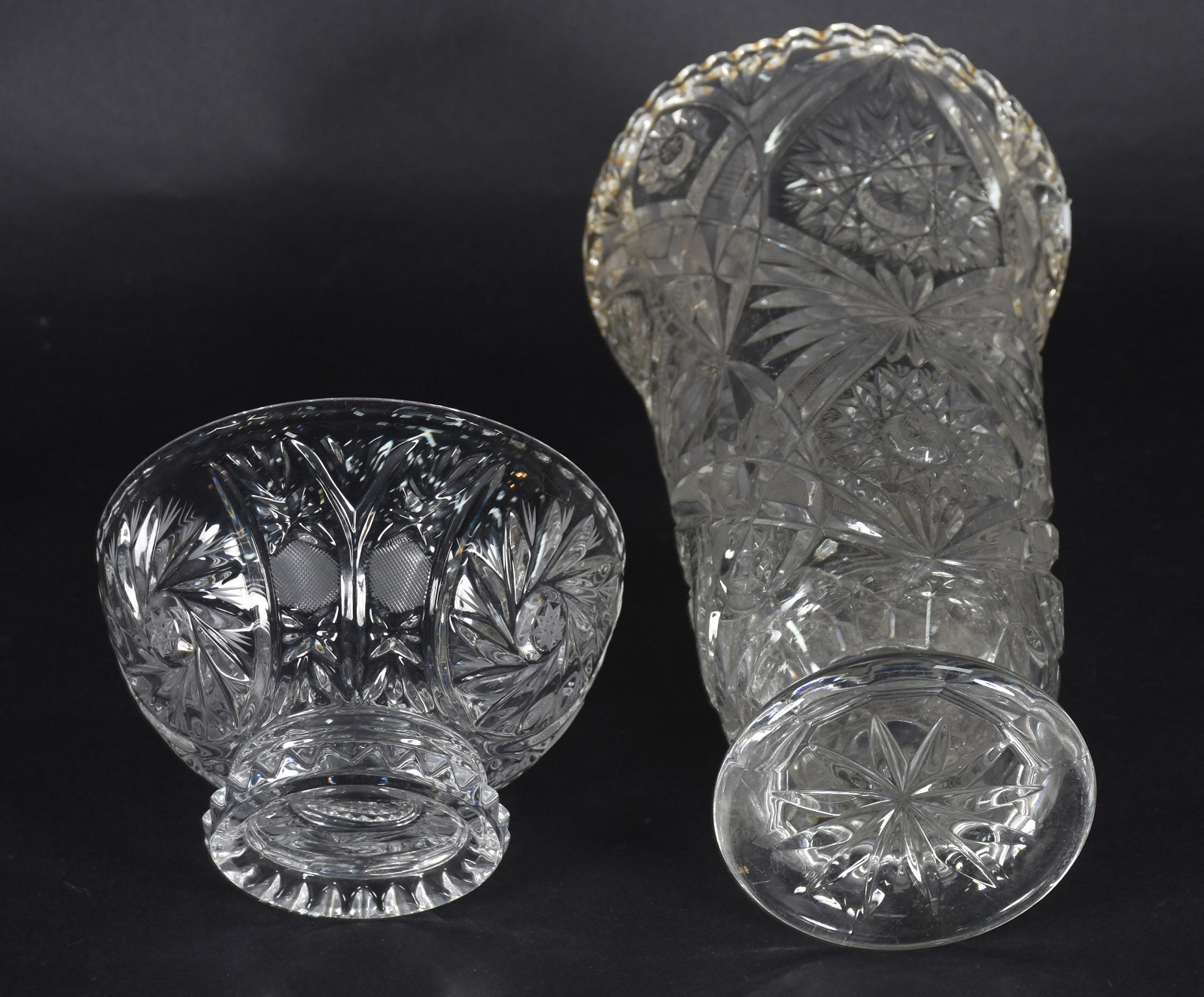 Duas peças sendo, vaso de cristal tchecco lapidado e bomboniere de... - foto 3 de 3