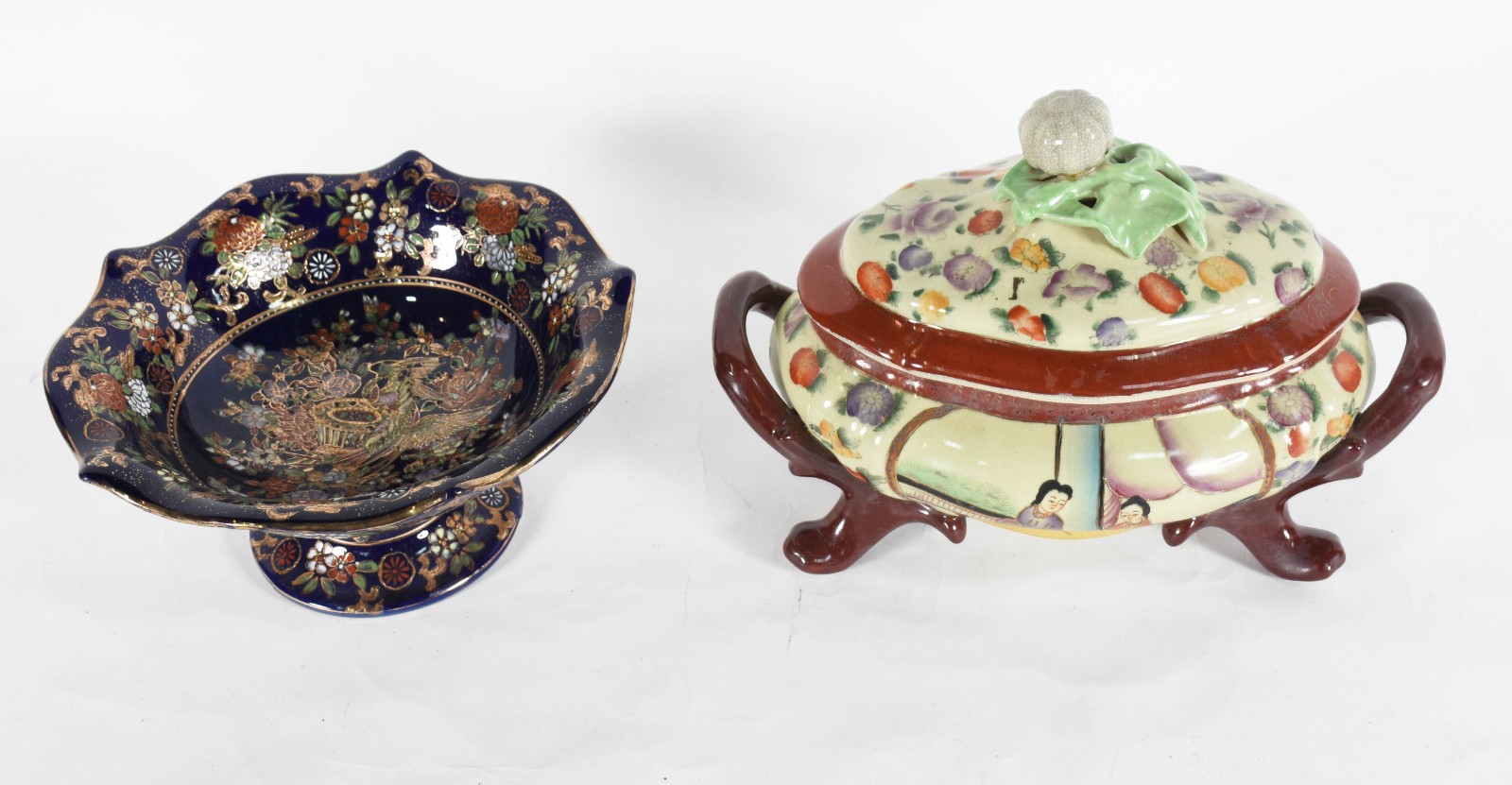 Duas peças sendo, sopeira de porcelana chinesa policromada com pega... - foto 1 de 8