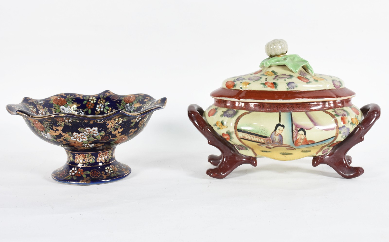 Duas peças sendo, sopeira de porcelana chinesa policromada com pega... - foto 2 de 8
