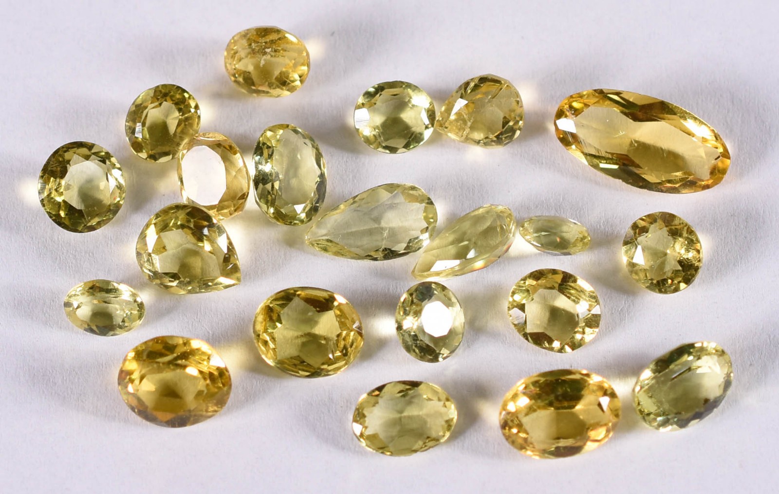 Vinte e uma pedras de green gold (Por motivos de seguranças as peças... - foto 1 de 2