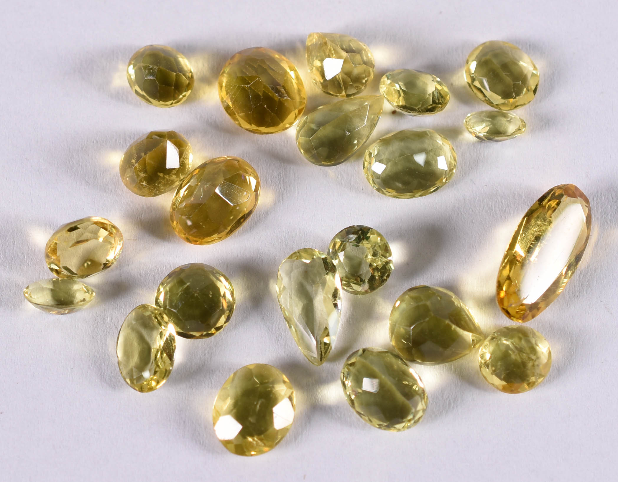 Vinte e uma pedras de green gold (Por motivos de seguranças as peças... - foto 2 de 2