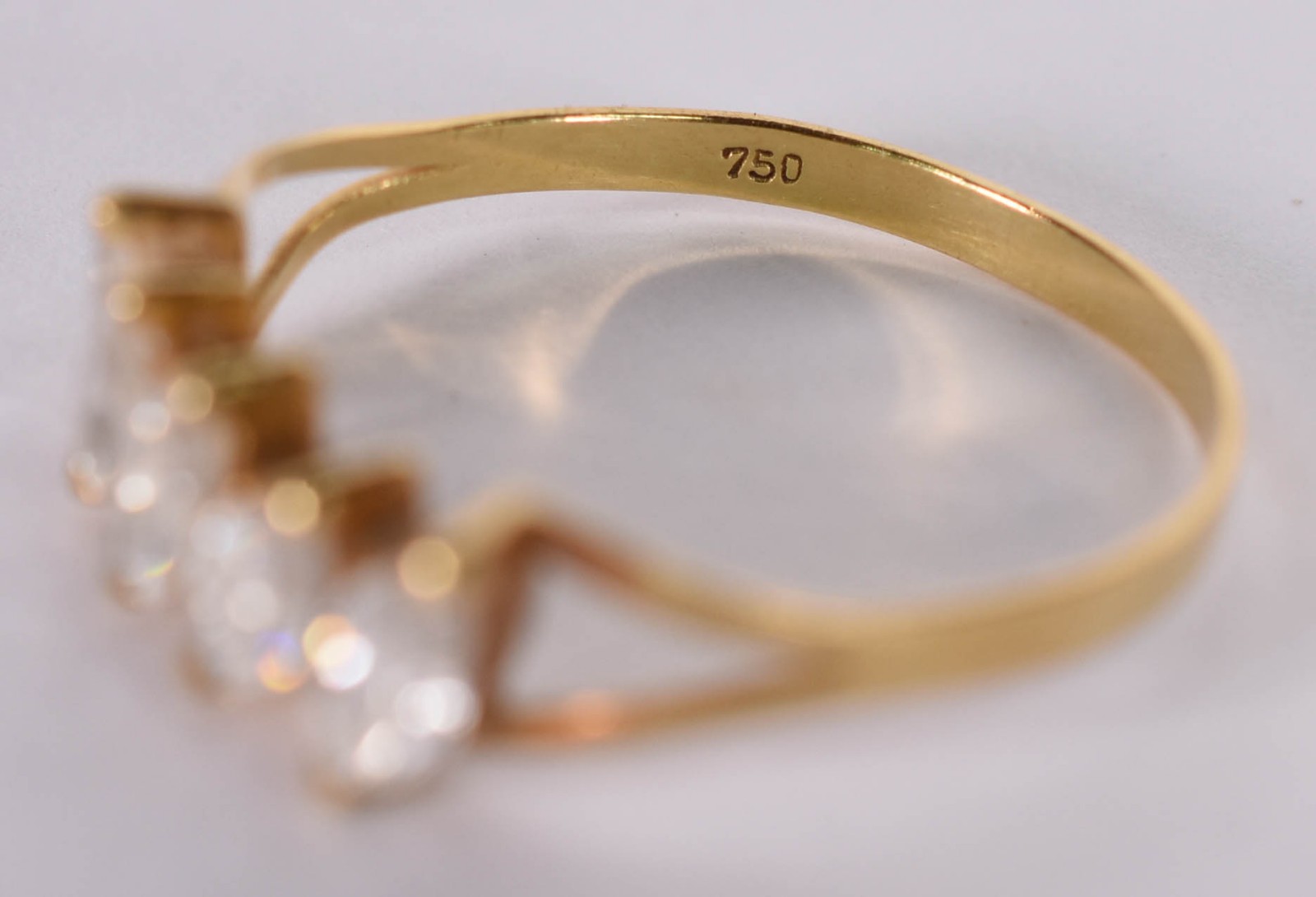 Anel de ouro amarelo 18 k com 5 safiras navete, aro 20 (Por motivos... - foto 3 de 4