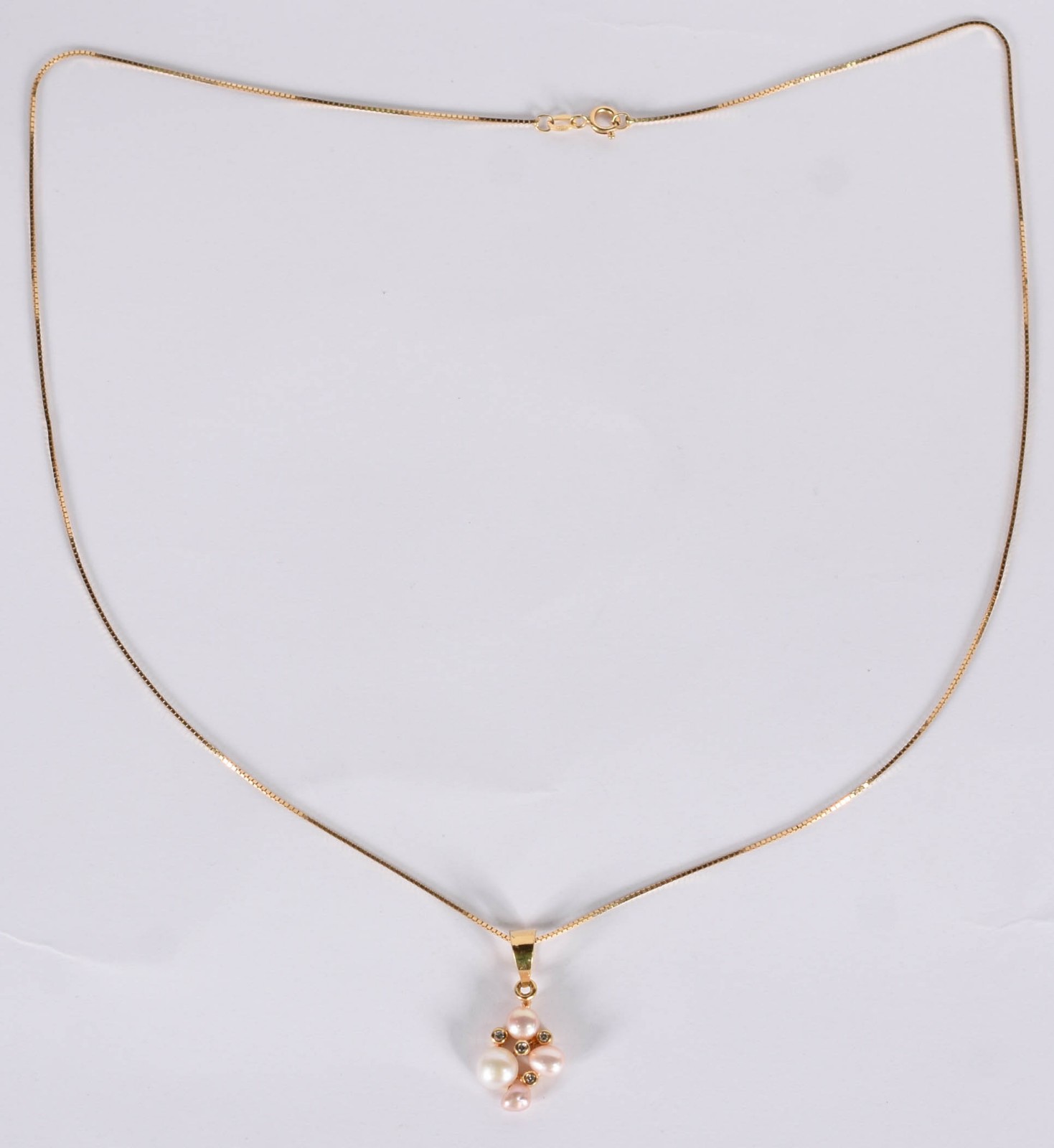 Gargantilha de ouro amarelo 750 com pingente com 5 brilhantes (Por... - foto 2 de 5