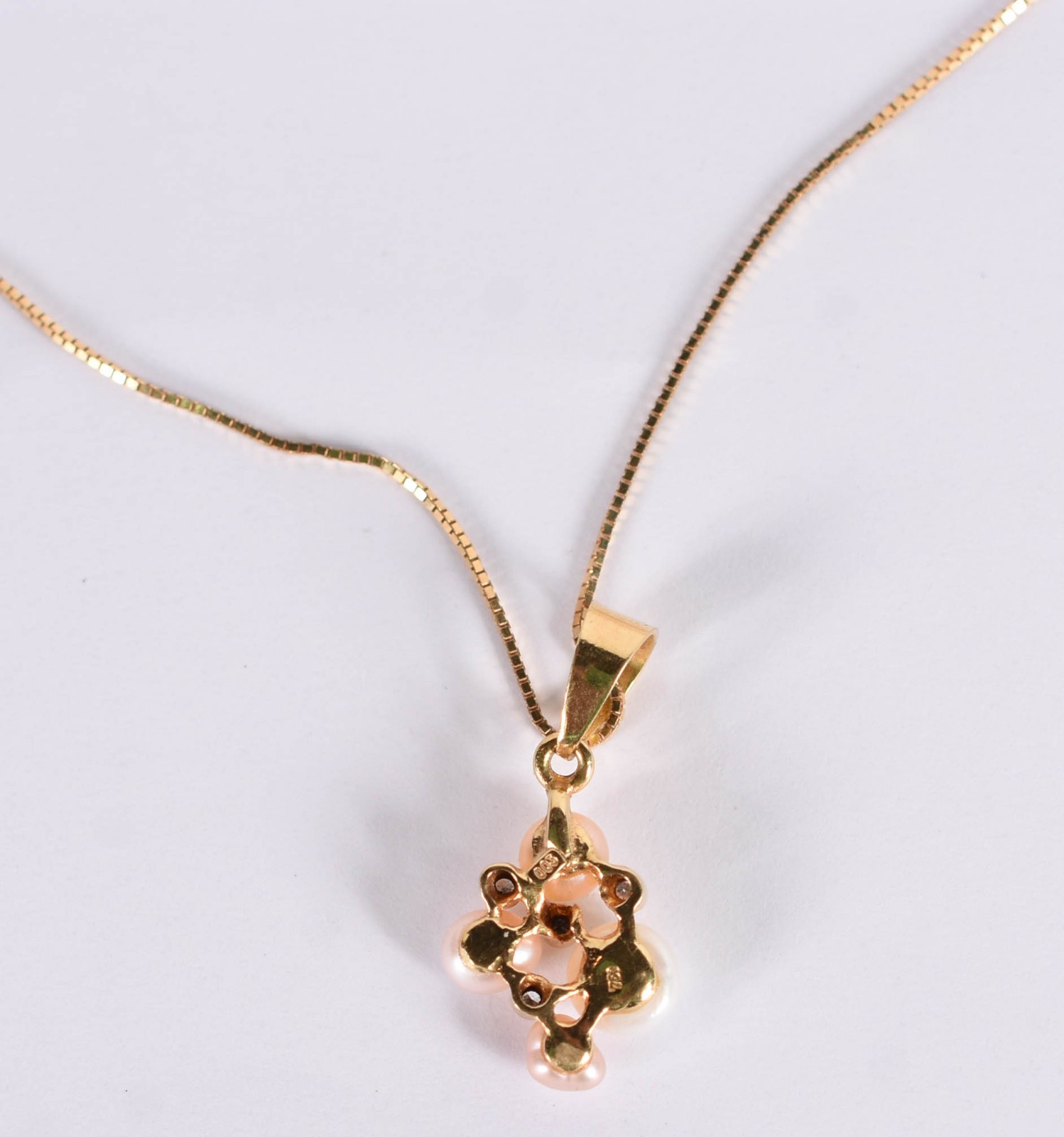Gargantilha de ouro amarelo 750 com pingente com 5 brilhantes (Por... - foto 4 de 5