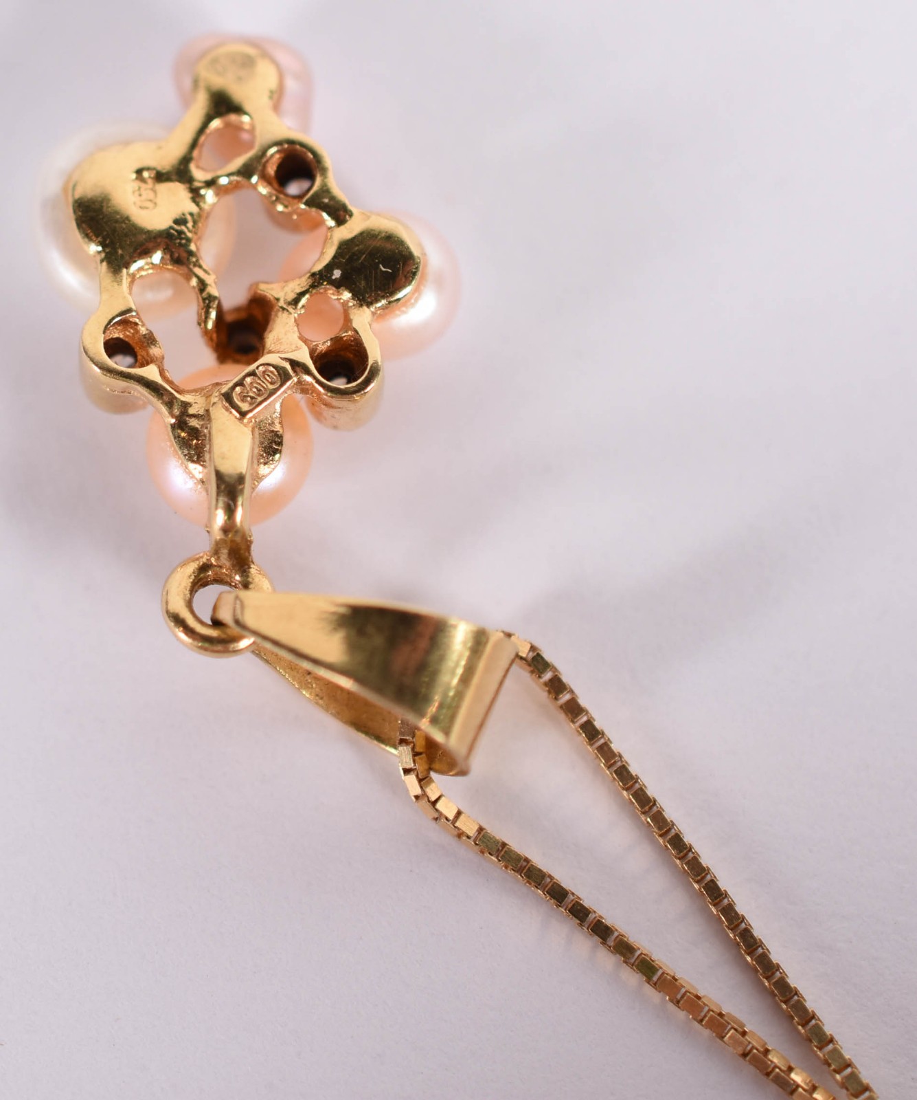 Gargantilha de ouro amarelo 750 com pingente com 5 brilhantes (Por... - foto 5 de 5