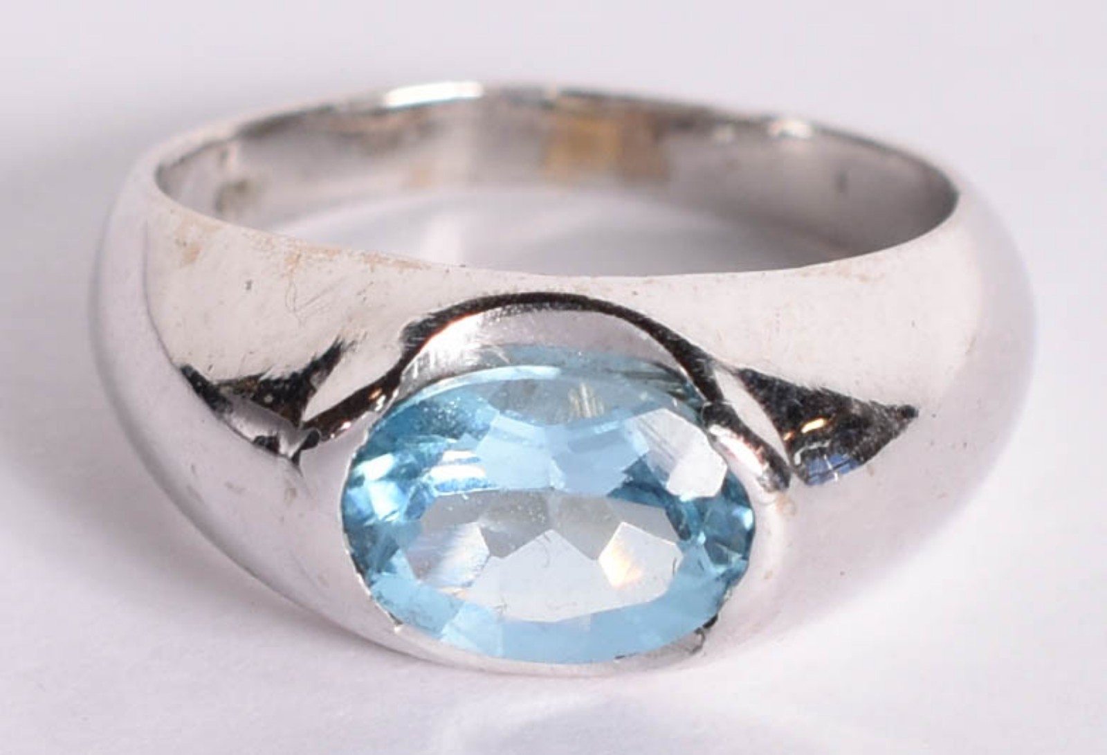 Anel de ouro branco com pedra de água marinha 1 ct, aro 13 (Por... - foto 1 de 4