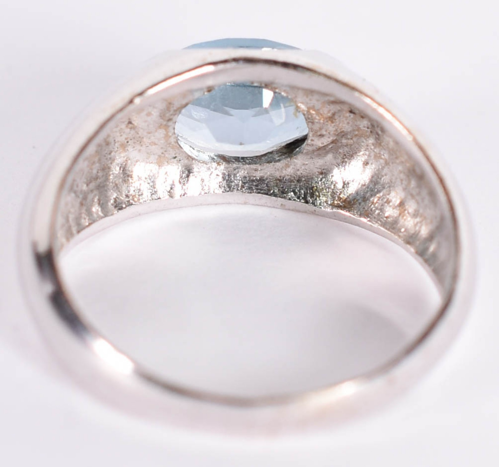 Anel de ouro branco com pedra de água marinha 1 ct, aro 13 (Por... - foto 4 de 4