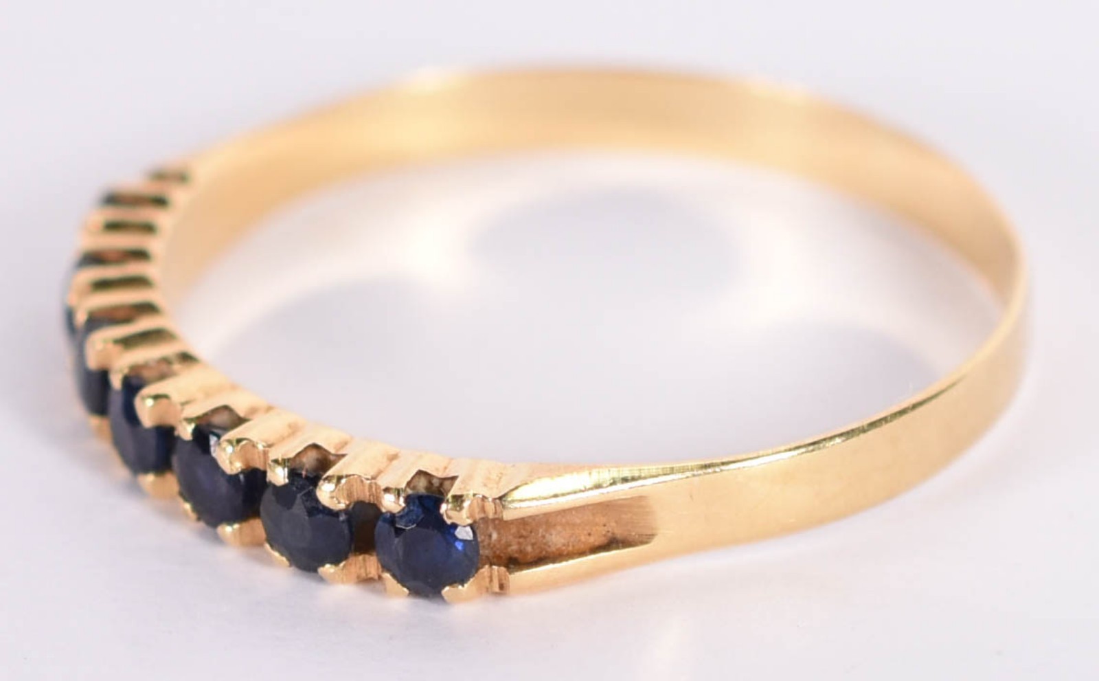 Anel de ouro amarelo 18 k com 7 safiras azuis, aro 23 (Por motivos de... - foto 2 de 3