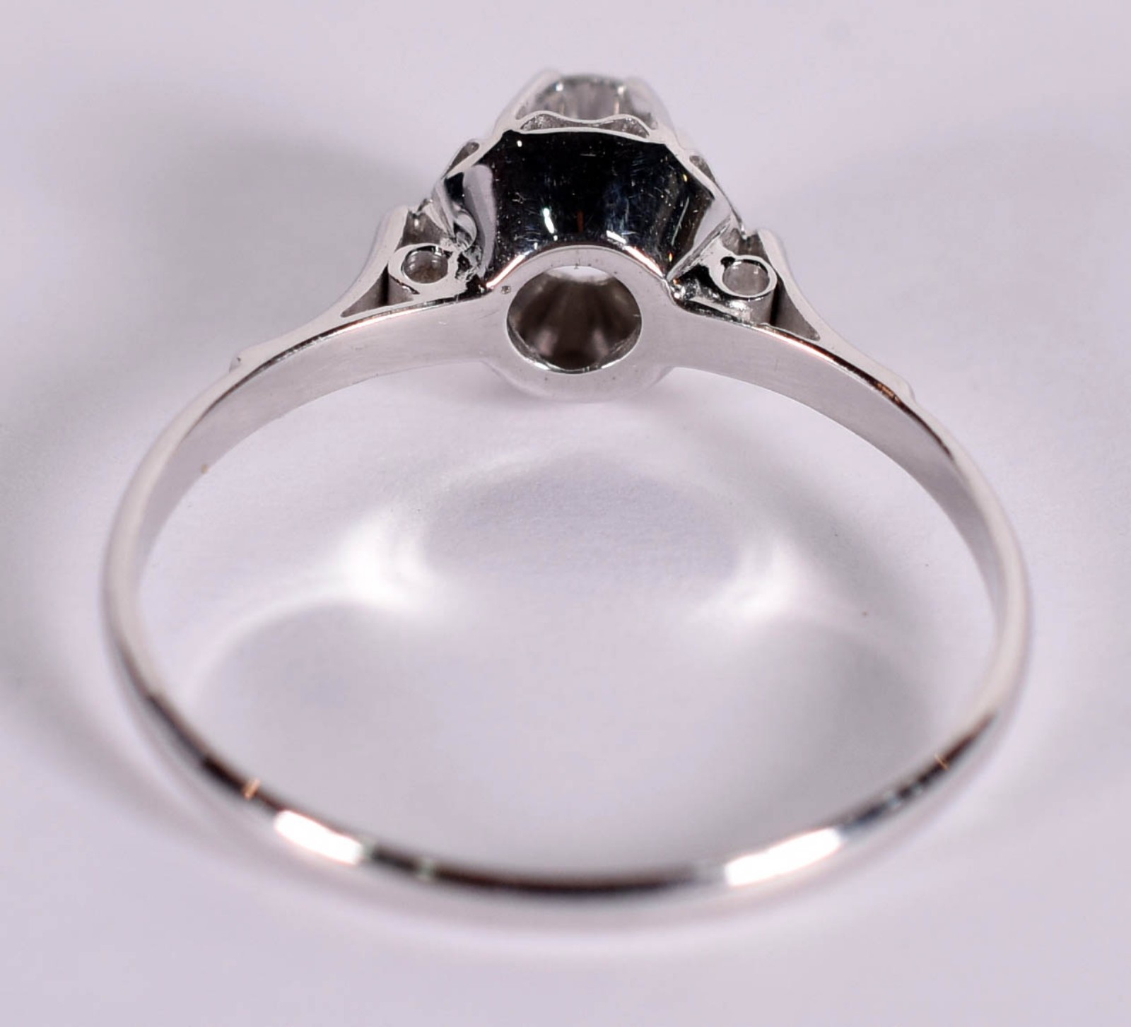 Anel solitário de ouro branco com 1 brilhante de 0,15 cts.(Por... - foto 3 de 3