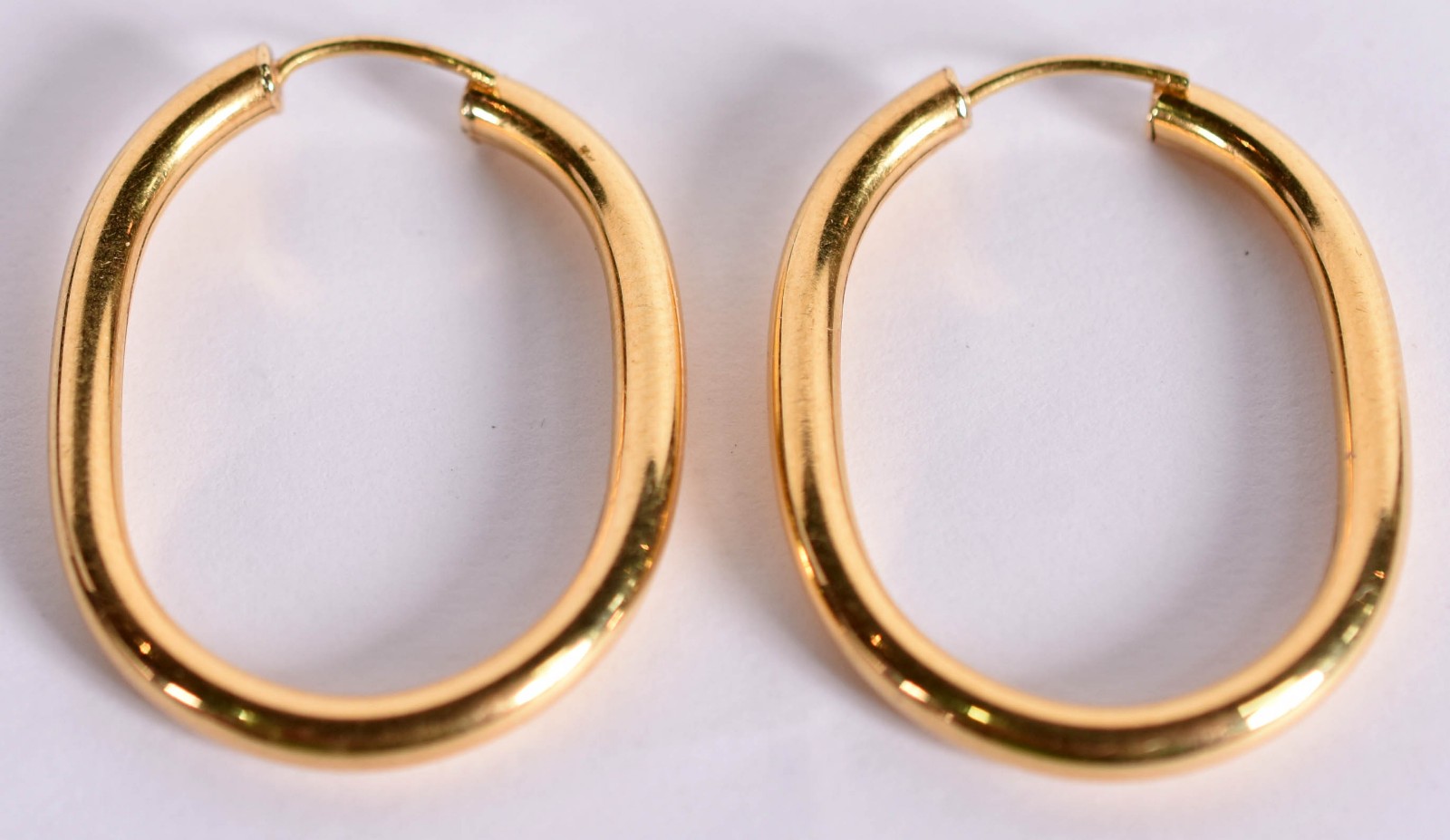 Par de brincos de ouro 18 k no feitio oval(Por motivos de seguranças... - foto 2 de 2