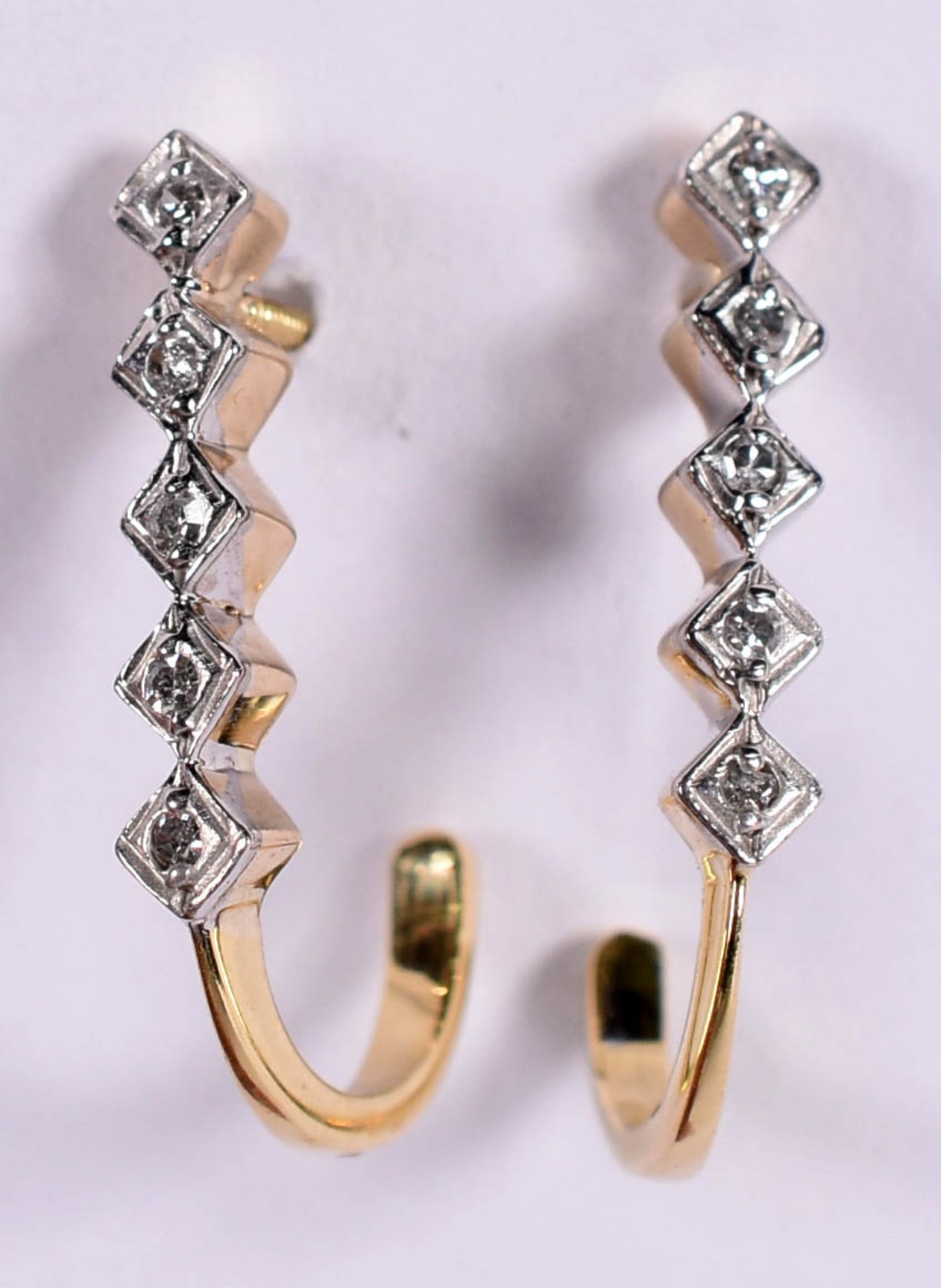 Par de brincos de ouro amarelo 18 k e ouro branco com safiras (Por... - foto 1 de 3