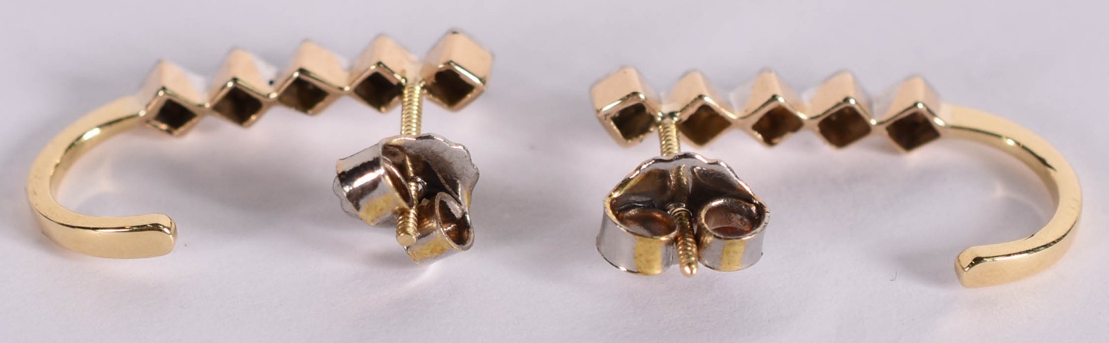 Par de brincos de ouro amarelo 18 k e ouro branco com safiras (Por... - foto 3 de 3