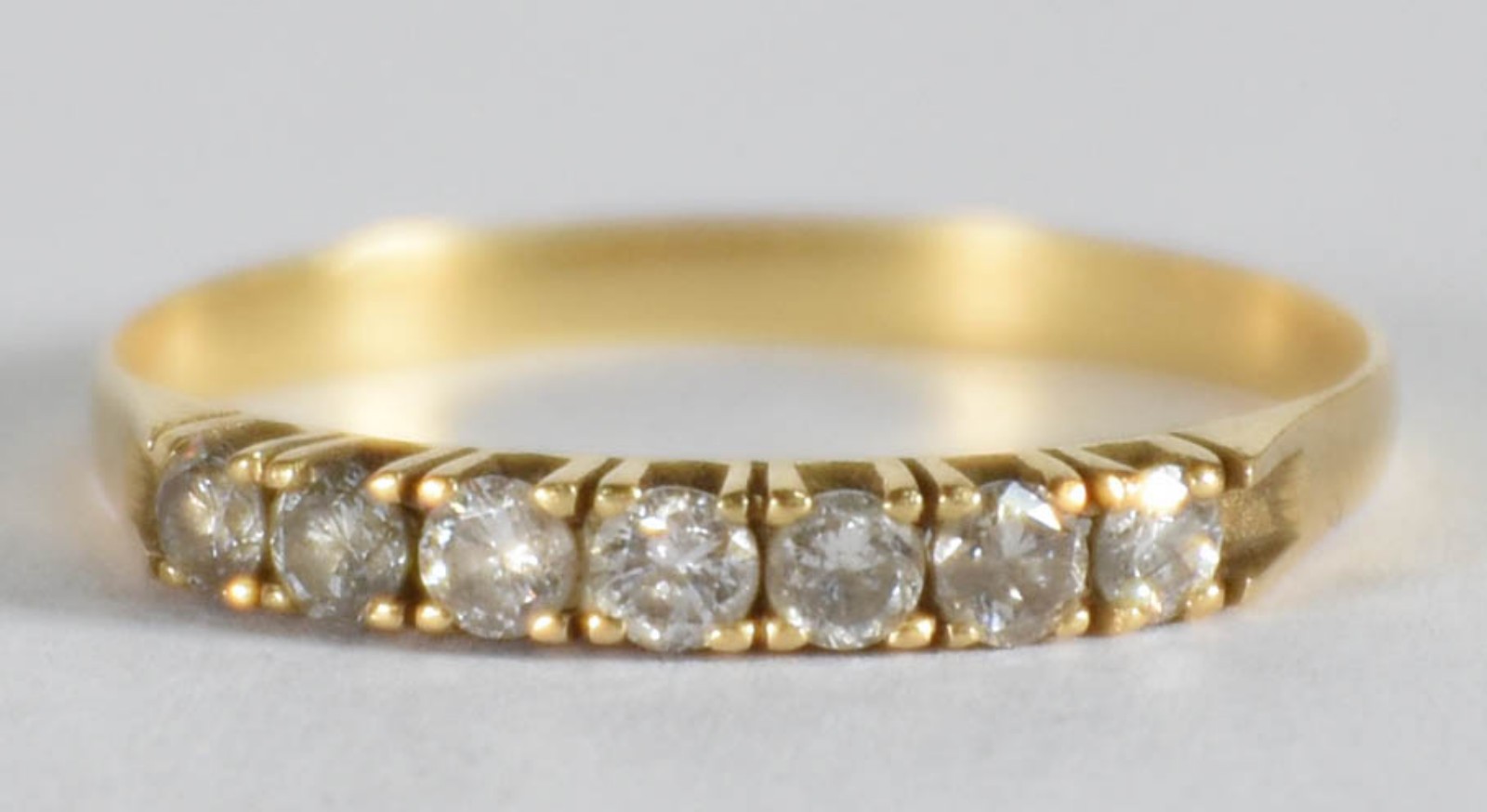 Anel de ouro amarelo 18 k com 7 brilhantes, aro 21 (Por motivos de... - foto 1 de 3