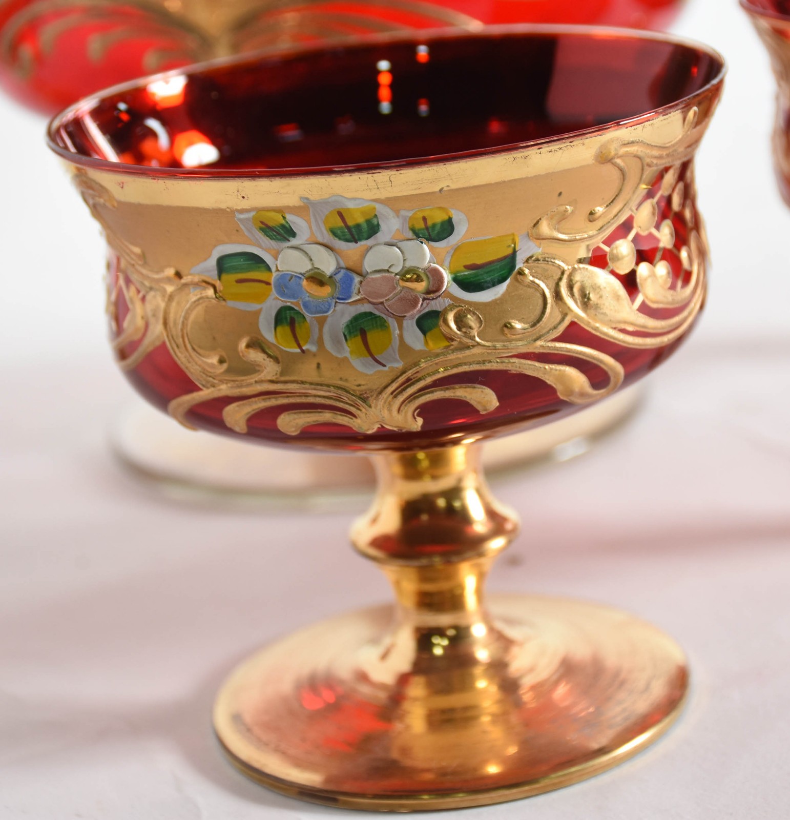 Fruteira veneziana na cor vermelha com dourado e 6 taças. - foto 5 de 5