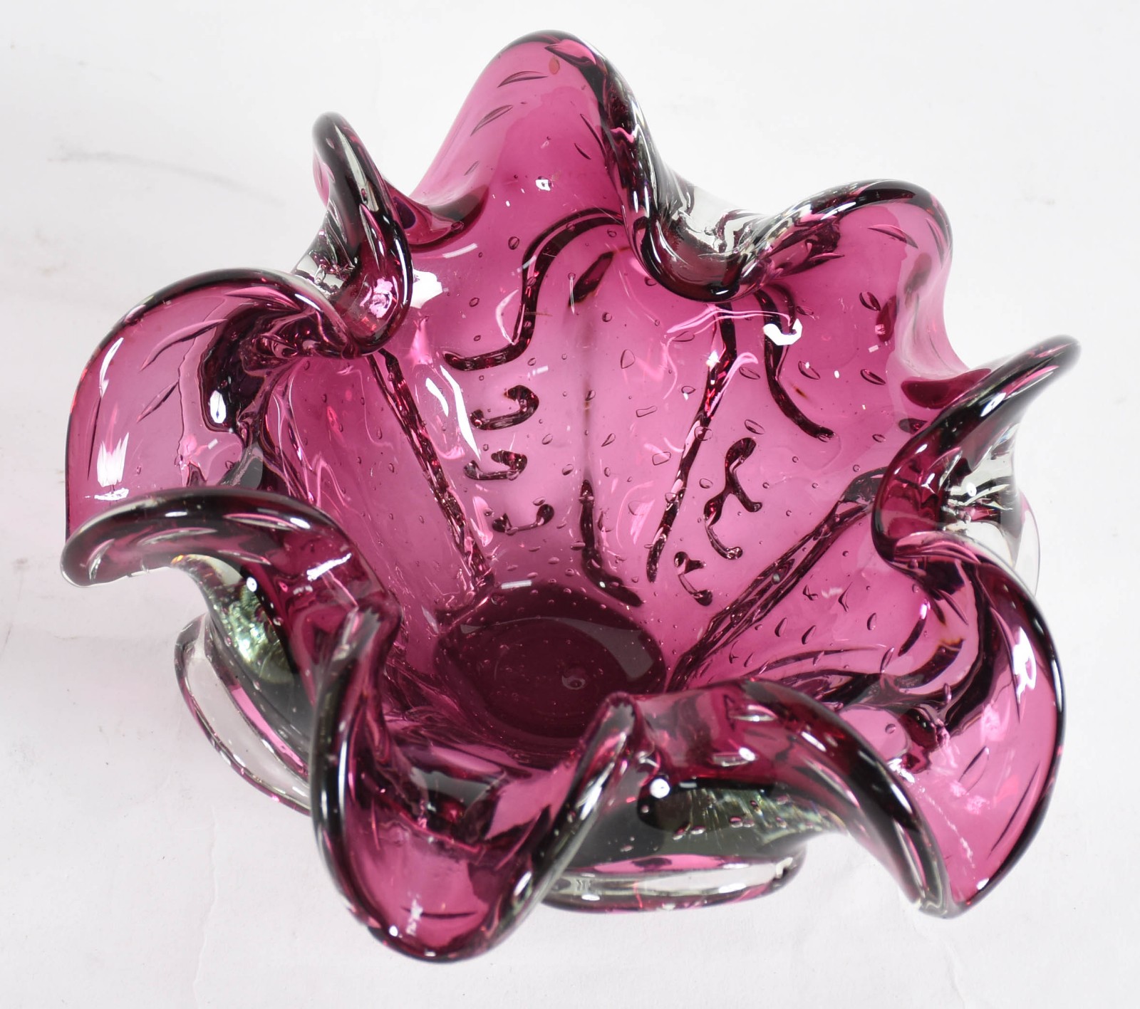 Cinzeiro de murano italiano rubi, década de 60. (com bicados na base). - foto 2 de 4