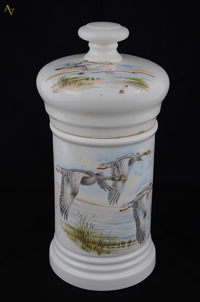 Pote de farmácia de porcelana decorada com aves em policromia... - foto 1 de 2