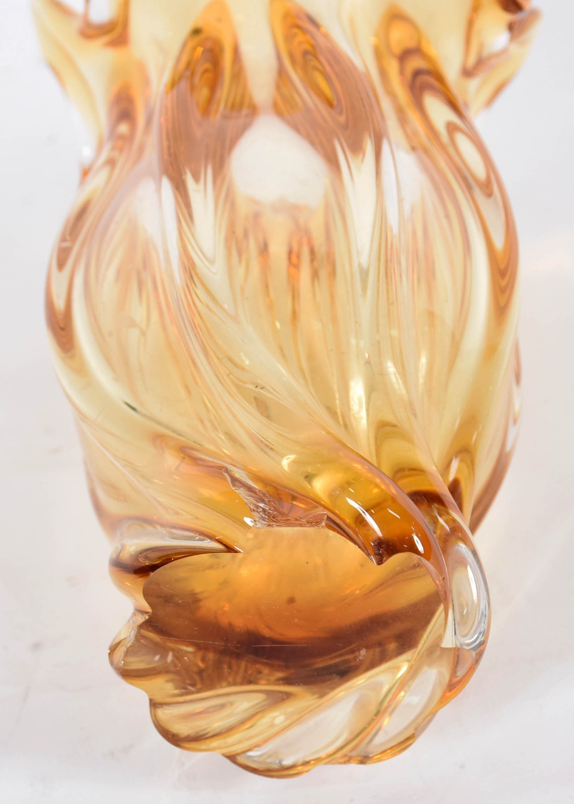 Vaso de cristal amarelo retorcido. - foto 4 de 4