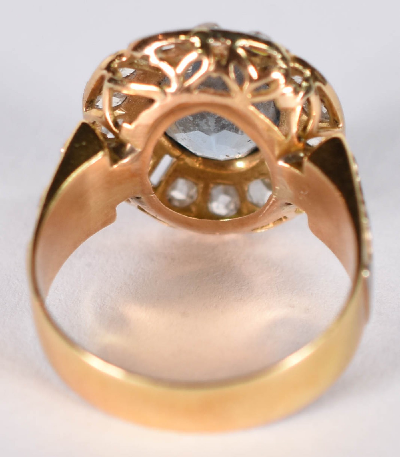 Anel de ouro amarelo 18 k com detalhes de notas musicais em ouro... - foto 3 de 3