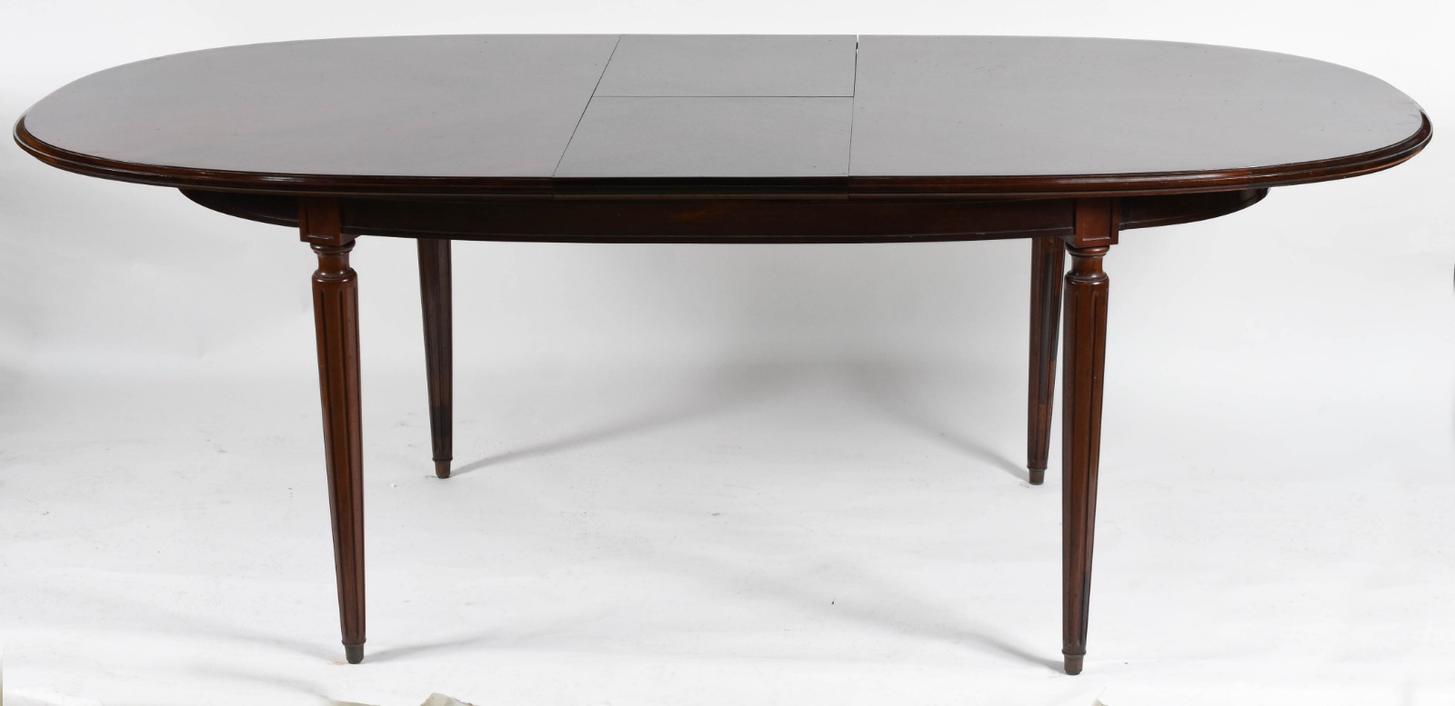 Mesa de jantar estilo inglês em jacarandá, feitio oval, acompanham 6... - foto 3 de 9