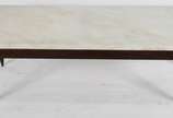 Mesa de centro de madeira nobre  com tampo de m... - Mesa de centro de madeira nobre  com tampo de mármore branco.
