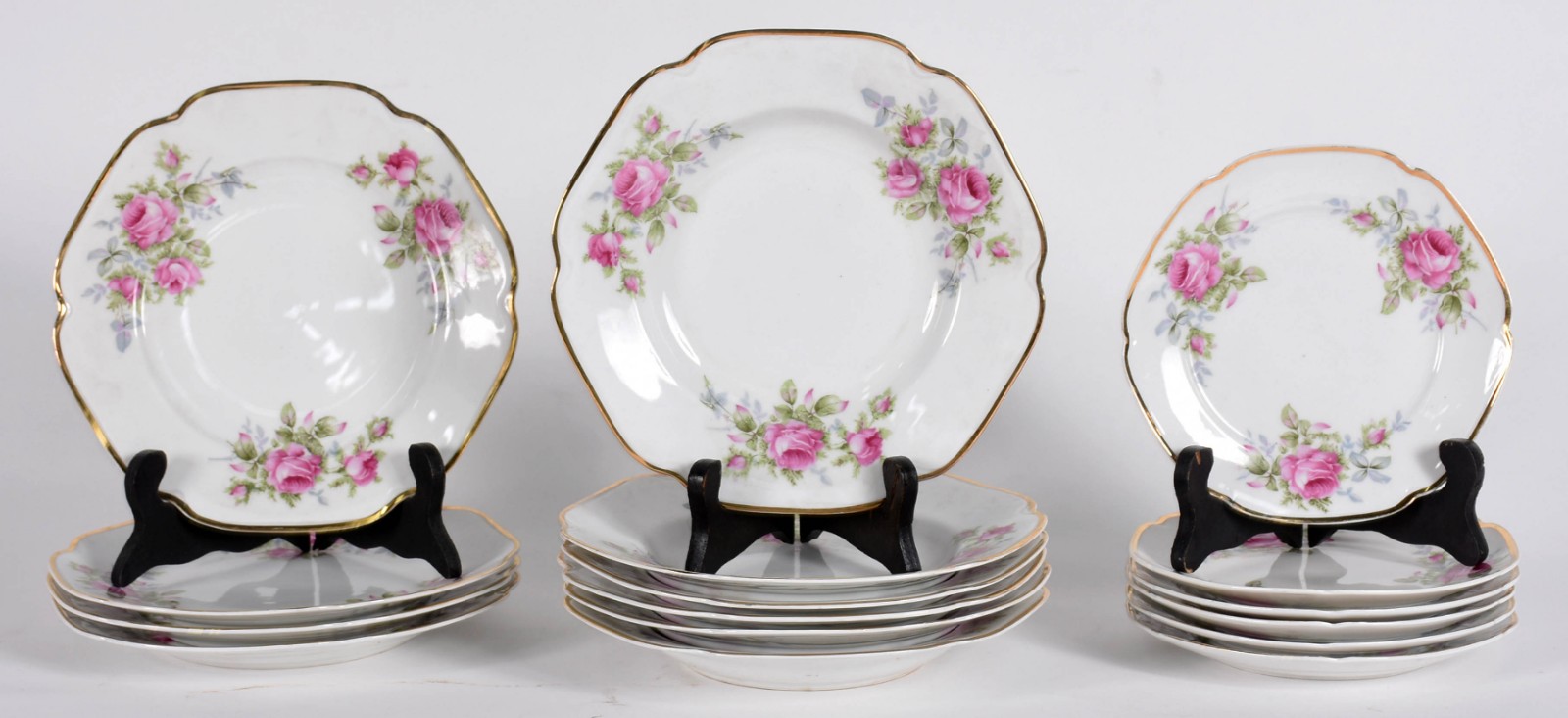 Aparelho de jantar de porcelana MAUÁ, decoração floral, composto por... - foto 2 de 5
