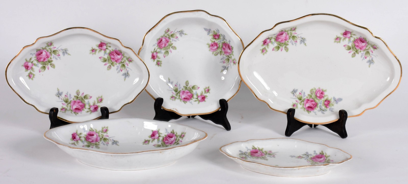 Aparelho de jantar de porcelana MAUÁ, decoração floral, composto por... - foto 3 de 5