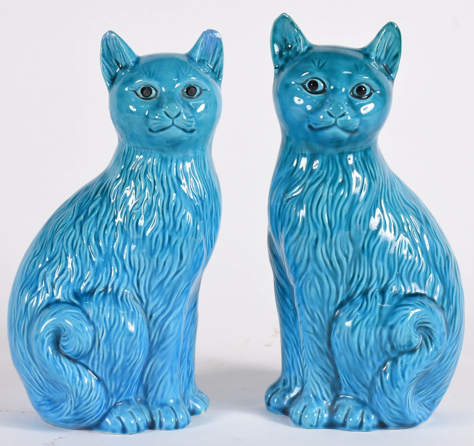 Par de gatos de porcelana azul turquesa (com restauro). - foto 1 de 4