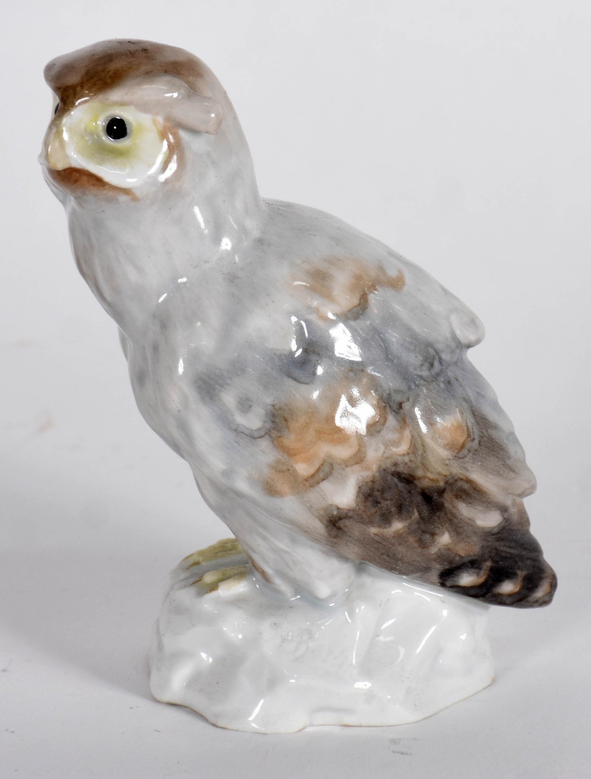 Estatueta de porcelana policromada ENS, representando coruja. Marcada... - foto 2 de 4