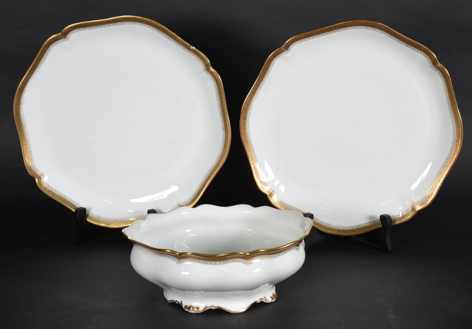 Três peças de servir de porcelana francesa de LIMOGES, sendo uma... - foto 1 de 4
