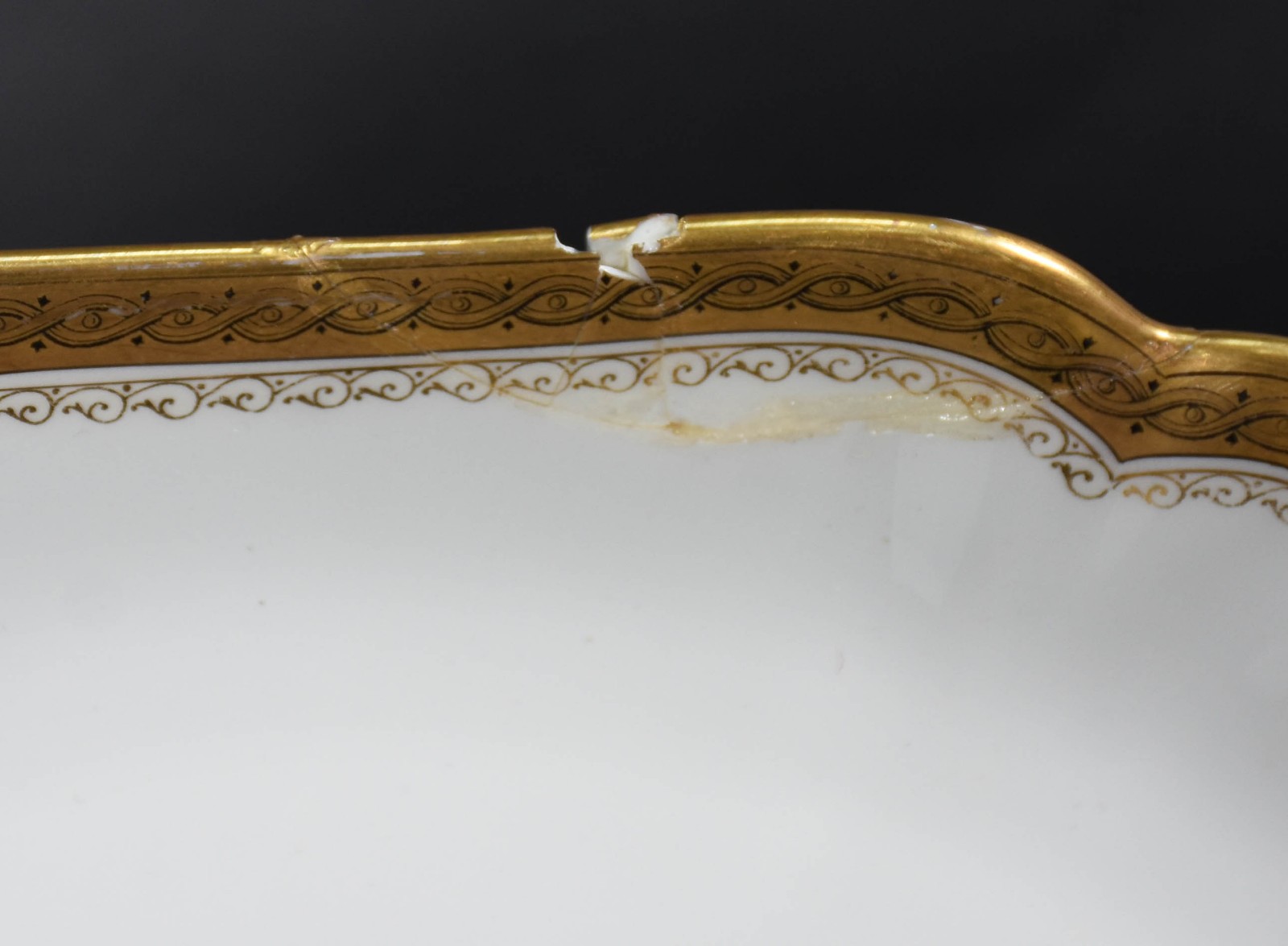 Três peças de servir de porcelana francesa de LIMOGES, sendo uma... - foto 3 de 4