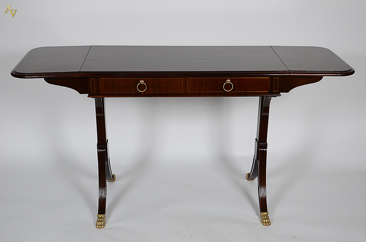 Sofa table de madeira nobre, estilo ingles, abas laterais e 2... - foto 2 de 2