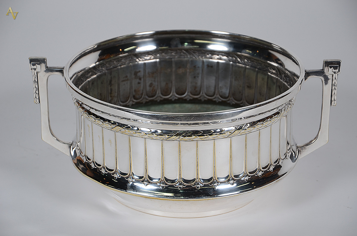Cachepot com alças de metal alemão WMF, trabalhado em gomos e... - foto 1 de 2